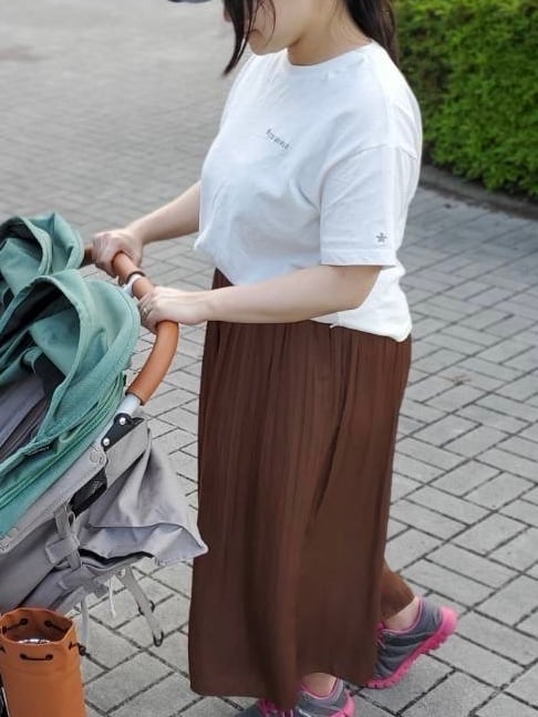 ベビーカーを押して外出するI様